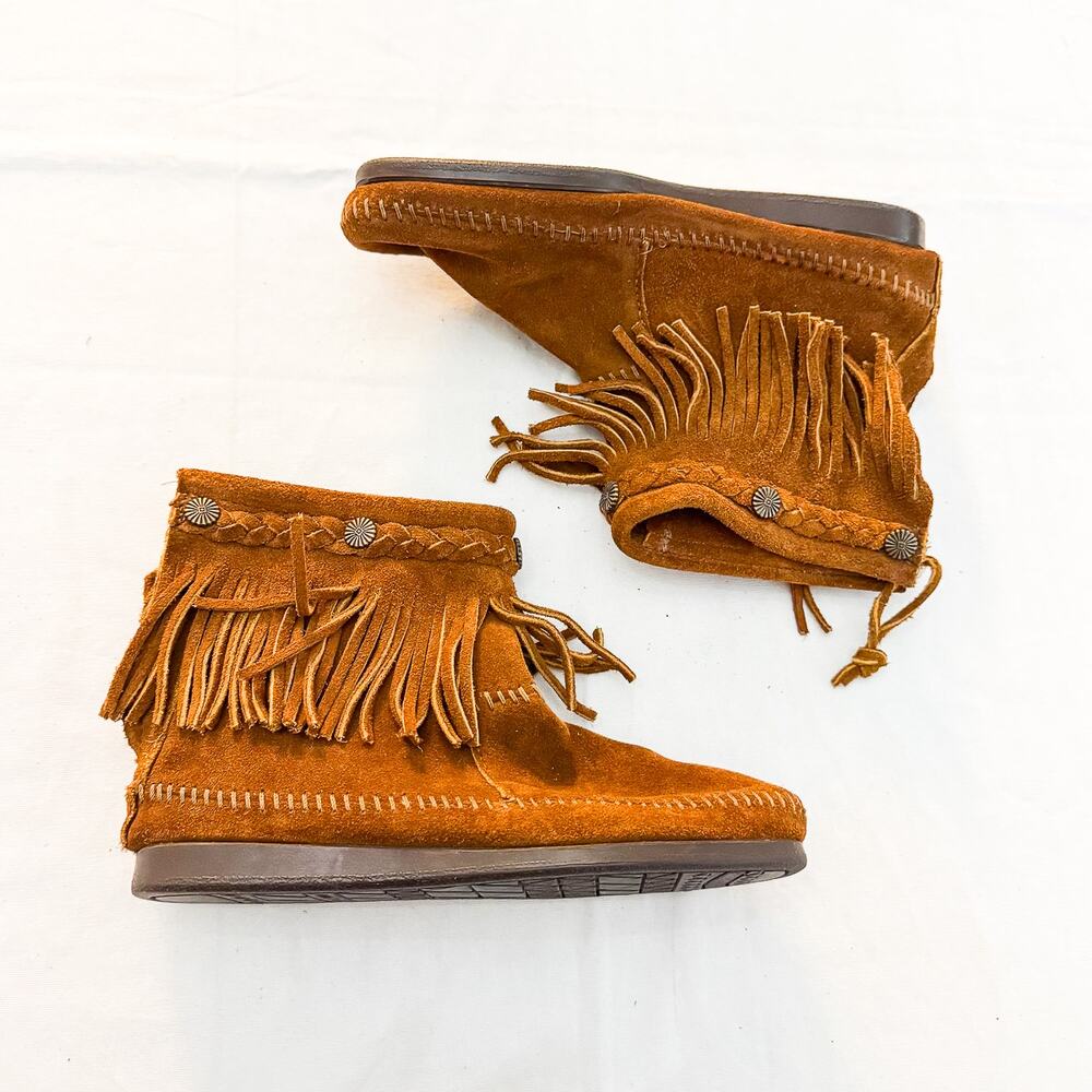 Minnetonka Tan Fringe Suede Leather Flat Shoe Ankle Bootie Size 6